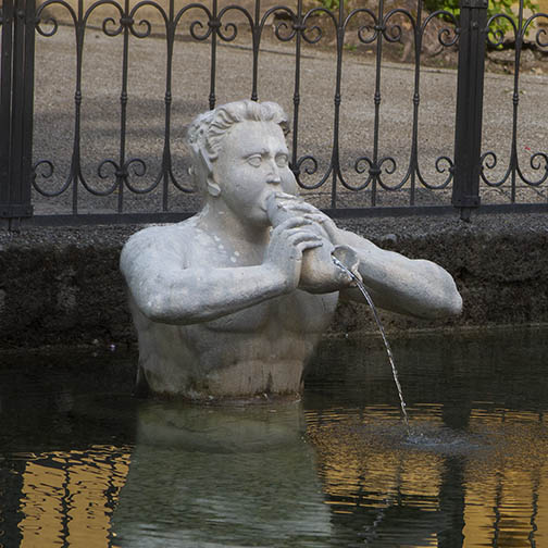Hellbrun water statue