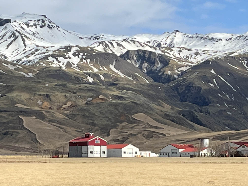 Iceland-landscape-with-house