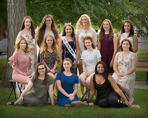 Group photo of 2017 Miss Pitman Contestants