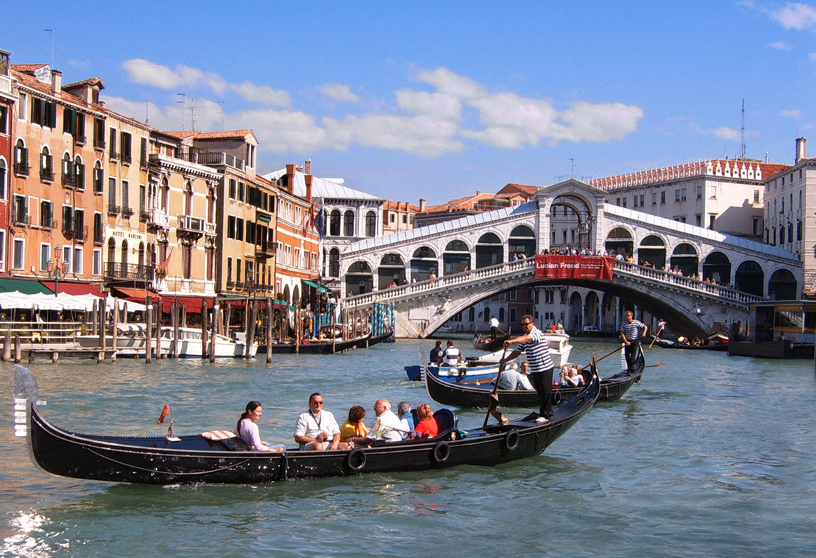 Gondola and Rialto Bridge